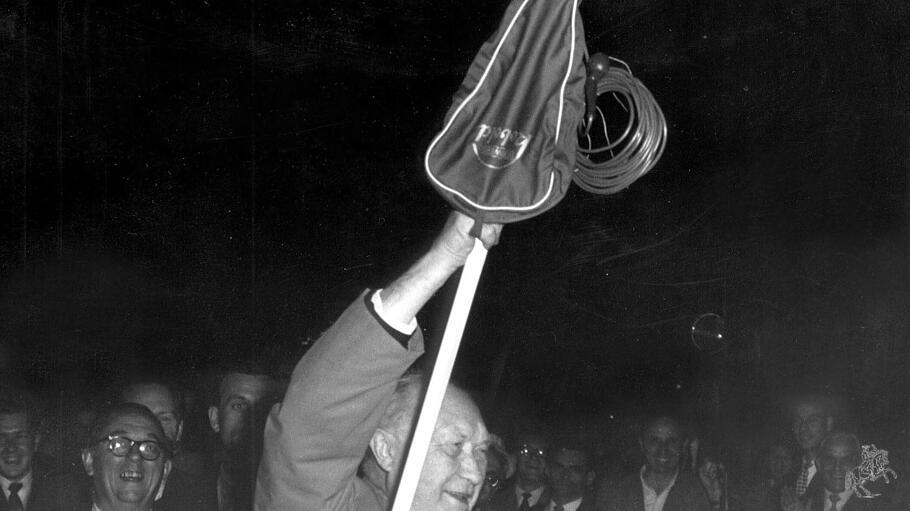 Der damalige Bundeskanzler Konrad Adenauer am 7. August 1957 in Wuppertal