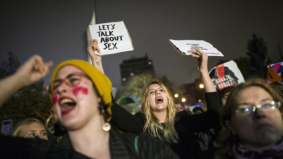Protest gegen Strafen für Sexualkunde-Unterricht in Polen