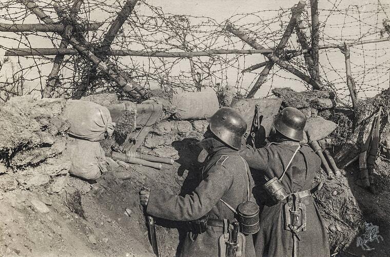 Historische Fotografie, Soldaten im Sch&uuml;tzengraben, Horchposten, Erster Weltkrieg, Rum&auml;nien