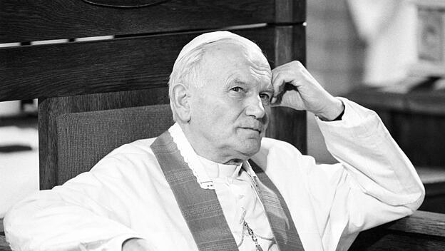 Johannes Paul II. nachdenklich