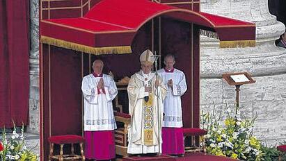 Franziskus beim Gottesdienst