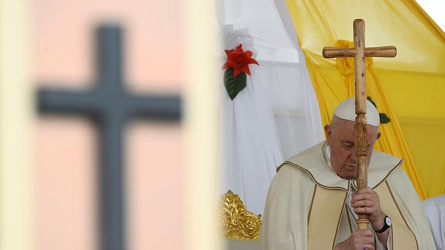 Papst Franziskus bei einer Messe im John Garang Mausoleum im s&uuml;dsudanesischen Juba