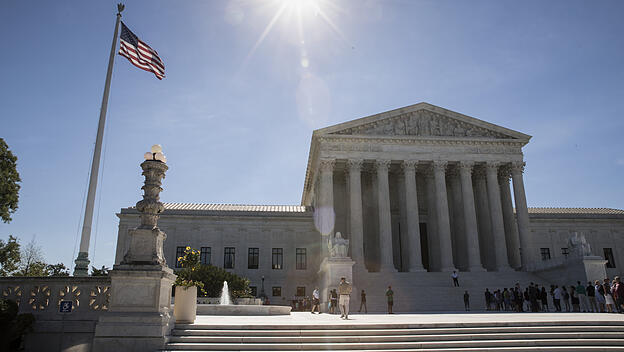 Supreme Court urteilt mit deutlicher Stimmenmehrheit zu dem umstrittenen Abtreibungsgesetz