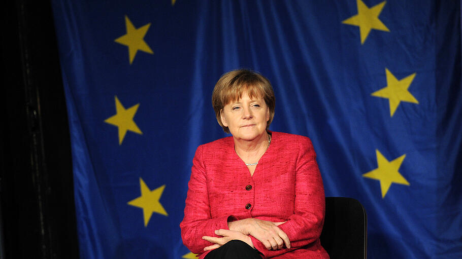 Merkel vor einer Europafahne