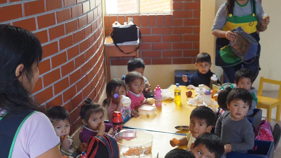 Mittagspause im Kindergarten der Gemeinde.