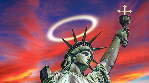 Freiheitsstatue mit Kreuz