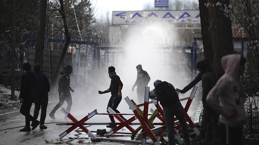 Tränengas-Einsatz an der griechisch-türkischen Grenze