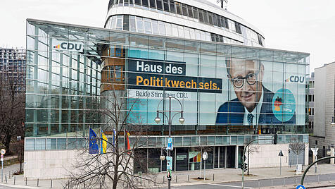 Im CDU-Hauptquartier, dem Berliner Konrad-Adenauer-Haus, wird entschieden, wie die Ausrichtung der Partei k&uuml;nftig ausfallen wird. Eine Grunderneuerung in christlichem Geist ist eher nicht zu erwarten.
