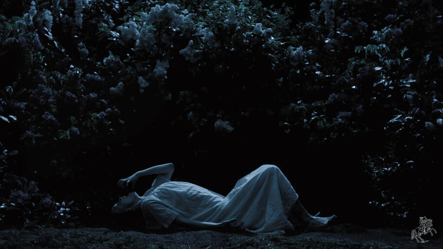 Lily-Rose Depp als Jungfrau in Nöten in „Nosferatu“ (2024).