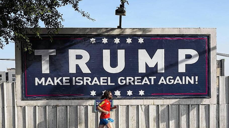 Trump Make Israel Great Again placard in Tel Aviv
