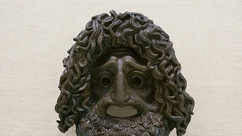 In der griechischen Trag&ouml;die hat der Mensch nur eine einzige Rolle: Spielball der G&ouml;tter. Eine Trag&auml;dienmaske aus den 4. Jahrhundert v.Chr.