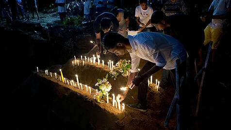 Gedenken an die Opfer von den Explosionen in Sri Lanka