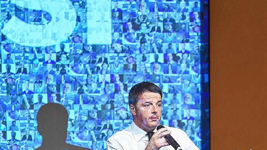 Italian Premier Matteo Renzi in an event supporting Ýes'vote in