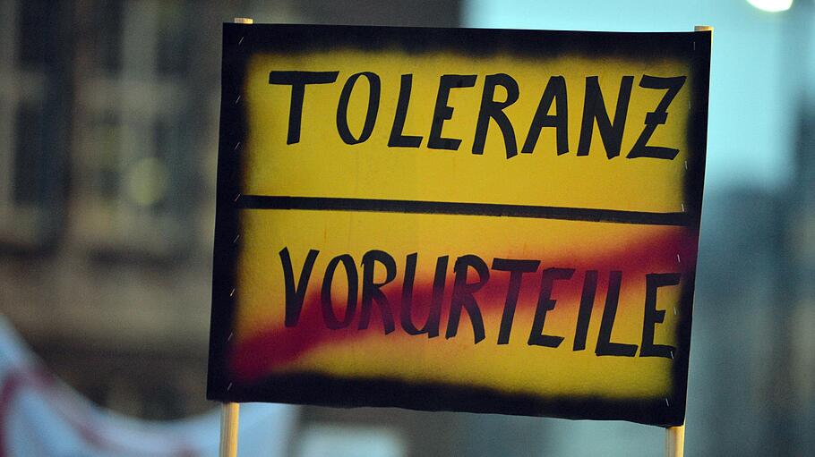 Schild Toleranz - Vorurteile