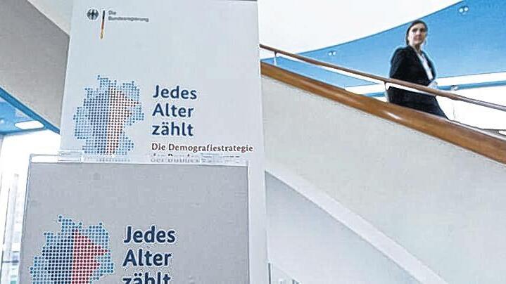 Plakat "Jedes Alter zählt" - Die Demografiestrategie