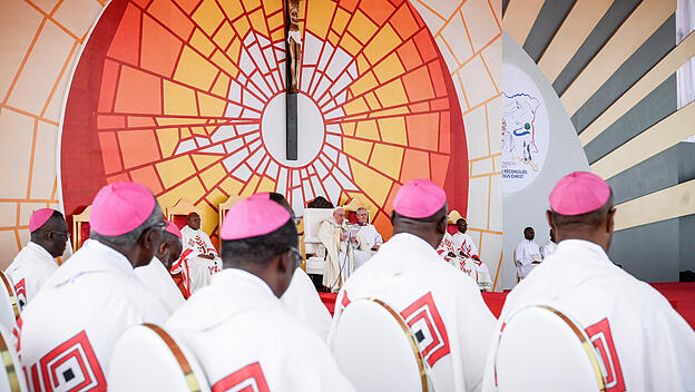 Kongolesische Bischöfe bei einer Messe mit Papst Franziskus.