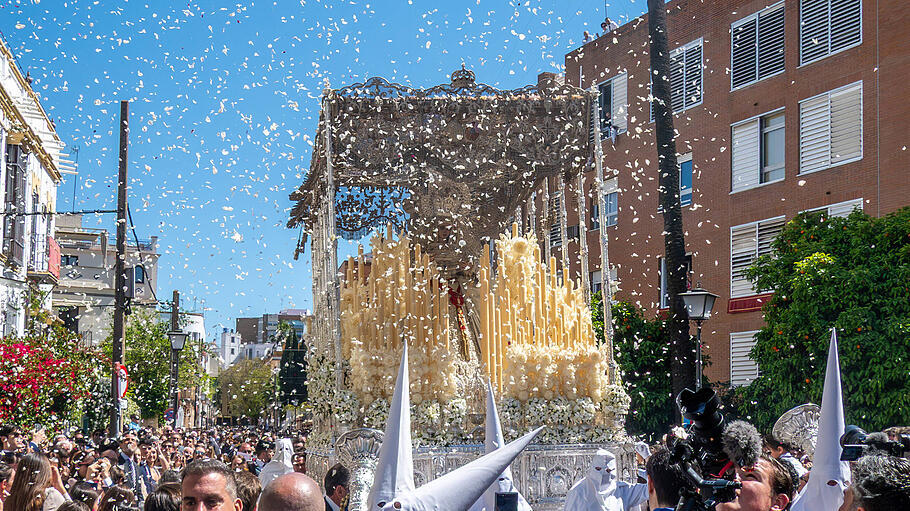 Diese Tradition lebt vom Überschwang der Feiernden: Palmsonntag als Auftakt zur Semana Santa in Sevilla.