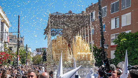 Diese Tradition lebt vom &Uuml;berschwang der Feiernden: Palmsonntag als Auftakt zur Semana Santa in Sevilla.
