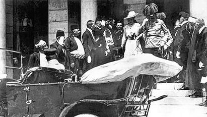 Österreichische Thronfolgerpaar wenige Augenblicke vor dem tödlichen Attentat 1914 in Sarajevo