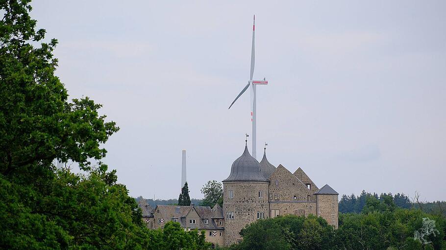 Windräder im Naturpark Reinhardswald