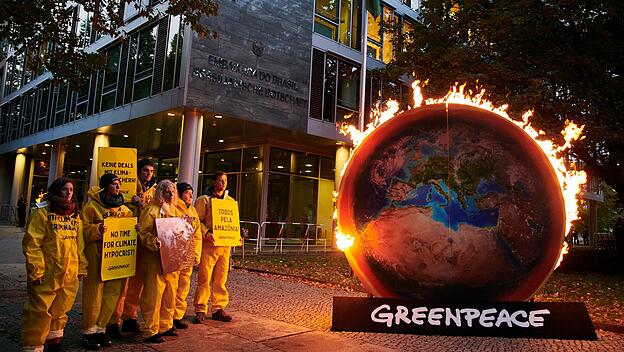 Greenpeace-Protest vor der brasilianischen Botschaft