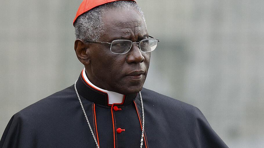 Kardinal Sarah lobt Benedikt