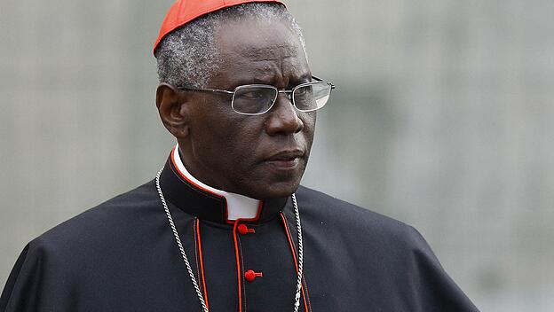 Kardinal Sarah lobt Benedikt