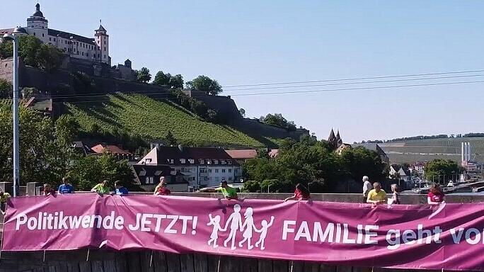 Aktionsbündnis "Demo für alle"  hier bei einer Aktion in Würzburg