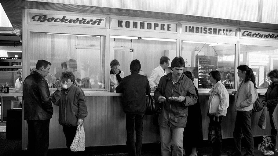 DDR, Berlin, Prenzlauer Berg, Schönhauser Allee Ecke Dimitroffstraße jetzt Eberswalder Straße, Konopke Imbiss, Oktober 1