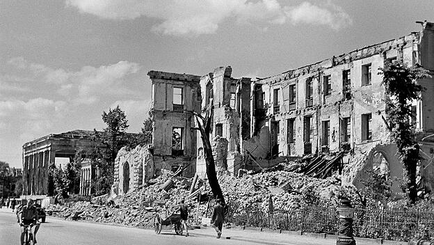 Einstürzende Denkgebäude Böhr
