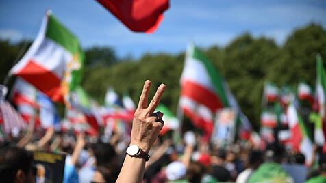Demonstration f&uuml;r den Schah-Sohn Reza Pahlavi in Den Haag