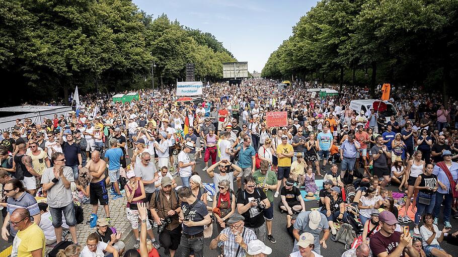 Anti-Corona-Maßnahmen Demonstration in Berlin