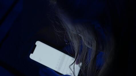 Fortschritt durch unbegrenzte Informationen? Eine Illusion, denn KI-gest&uuml;tze Algorithmen begrenzen zunehmend unsere Horizonte und Urteilskraft.