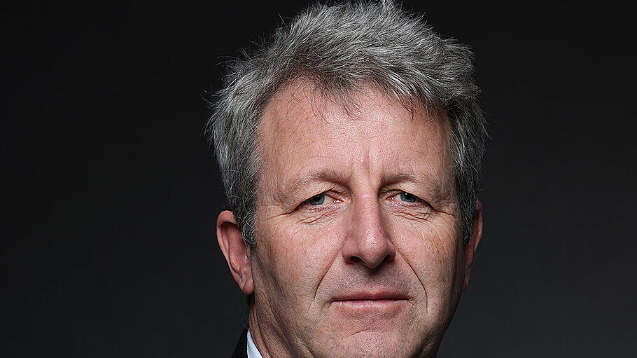 Prof. Philipp Manow (63).