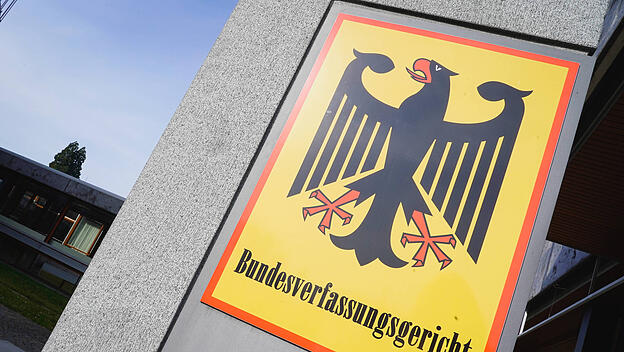 Symbolbilder Bundesverfassungsgericht und Wappen Symbolfoto Bundesverfassungsgericht