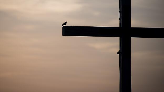Das Kreuz ist im christlichen Abendland zugleich das Zeichen der Basis von Werten und Rechtsordnung.
