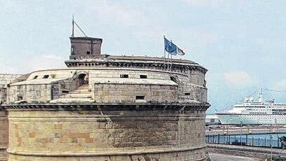 Im Hafen von Civitavecchia, nahe dem kleinen, schmucken Ort.