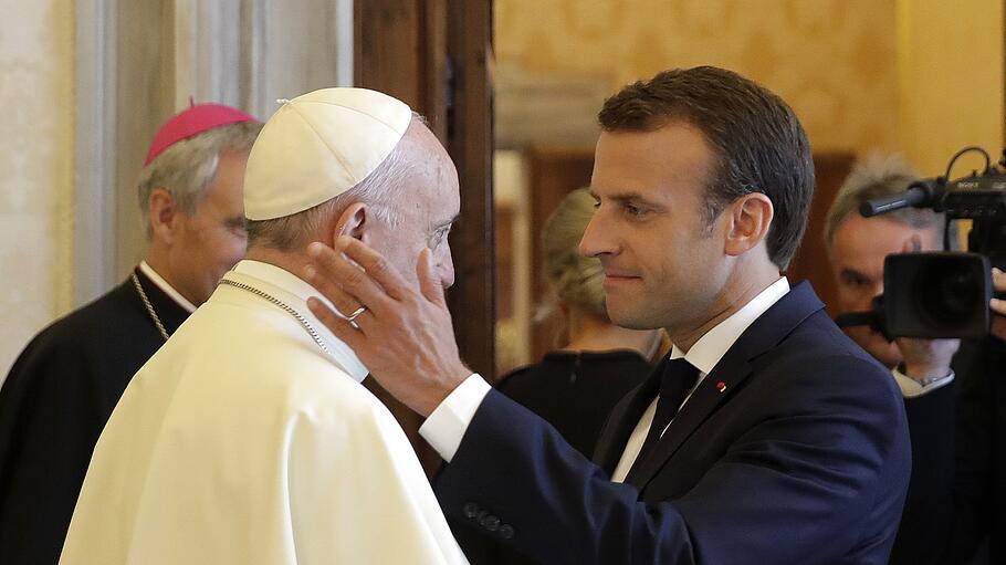 Papst Franziskus empfängt Frankreichs Präsidenten