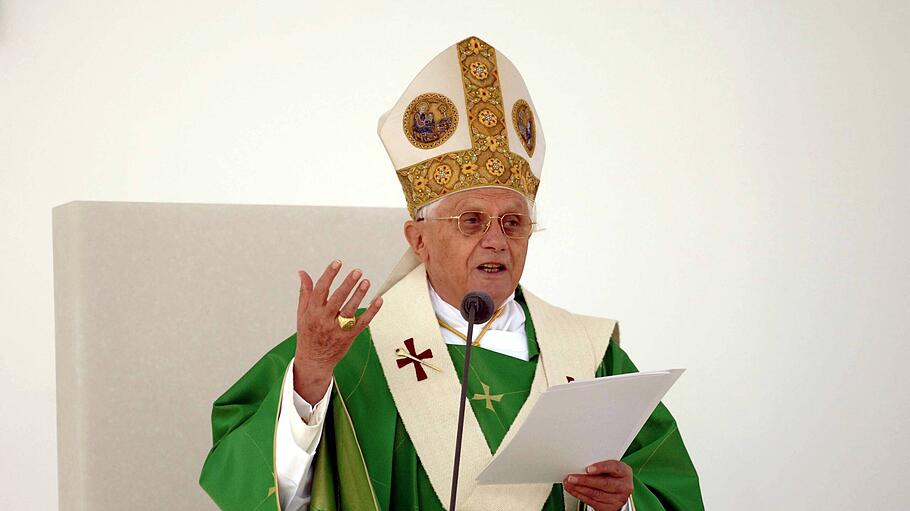 Papst Benedikt in München-Riem
