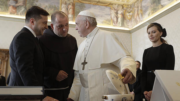 Präsident Selenskyj trifft Papst Franziskus