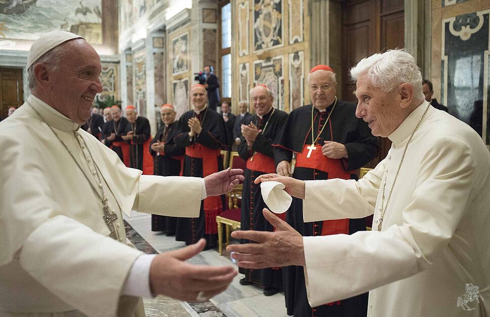 Franziskus und Benedikt XVI.