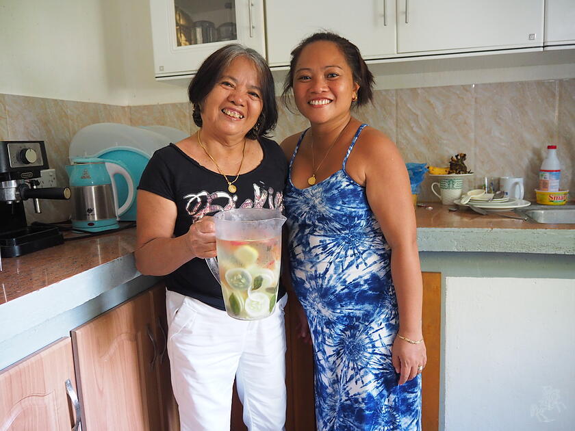 Evelyn und ihre Mutter auf den Philippinen
