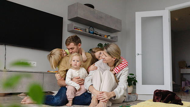 Happy family sitting together on floor at home model released, Symbolfoto property released, SEAF02234