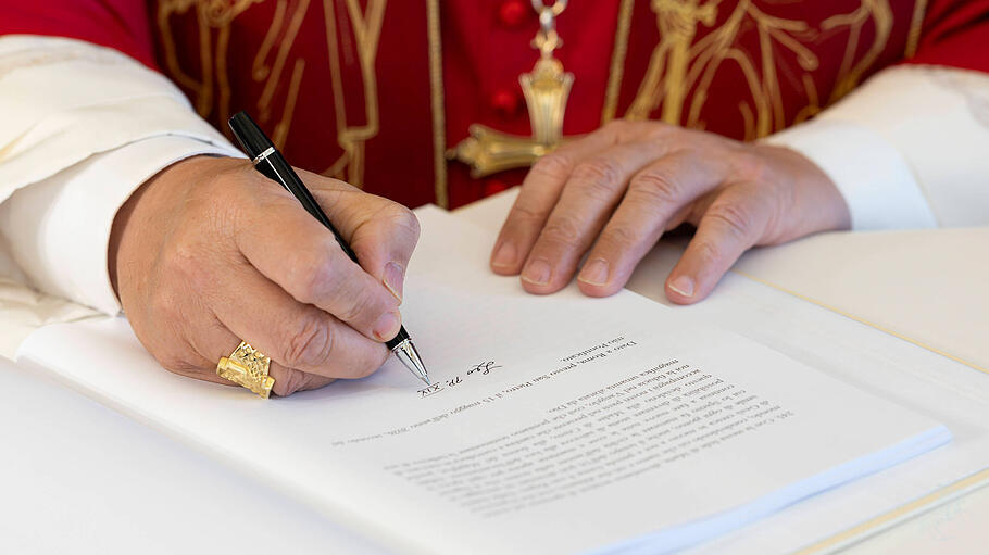 Papst Leo XIV. unterschreibt "Magnifica humanitas"