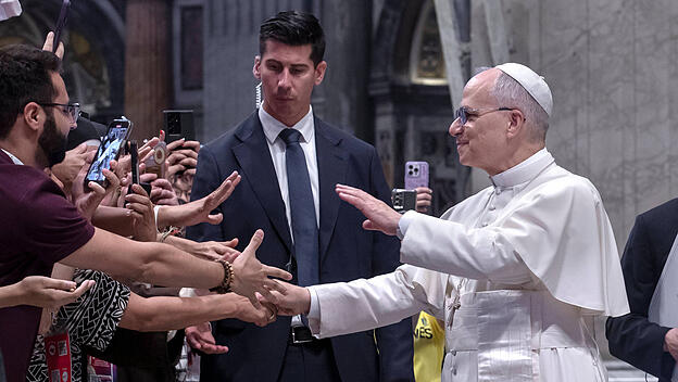 Papst Leo begrüßt Influencer im Vatikan