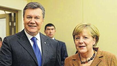 Ukrainische Präsident Viktor Janukowitsch mit Bundeskanzlerin Angela Merkel