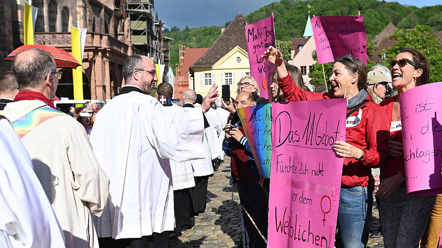 "Kirchenstreik": Frauen fordern Geschlechtergerechtigkeit in der Kirche