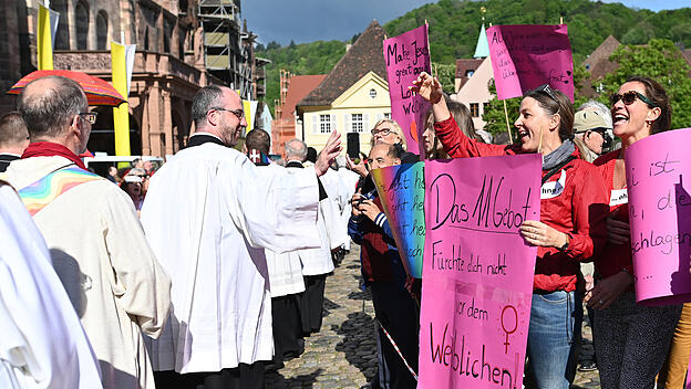 "Kirchenstreik": Frauen fordern Geschlechtergerechtigkeit in der Kirche