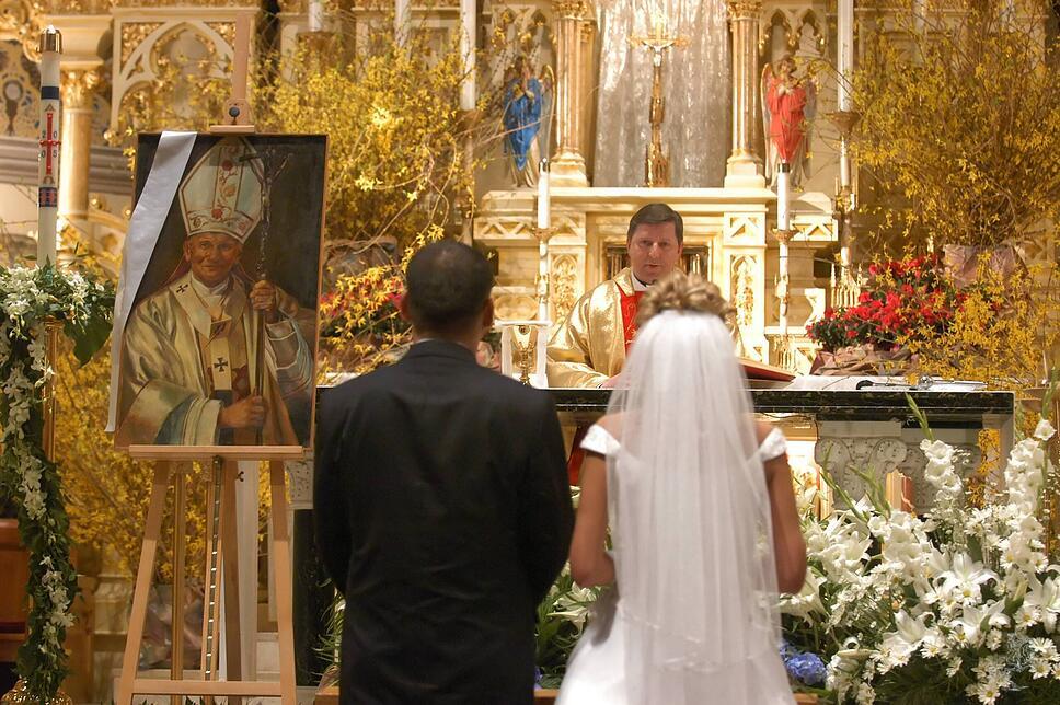 Papst Johannes Paul II. und seine Ehekatechesen sind ein Wegweiser für unzählige Paare geworden.