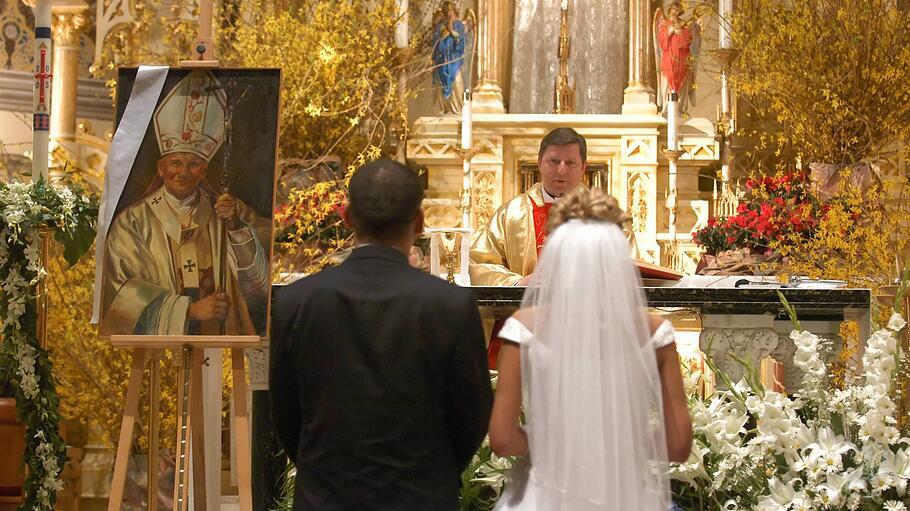 Papst Johannes Paul II. und seine Ehekatechesen sind ein Wegweiser f&uuml;r unz&auml;hlige Paare geworden.